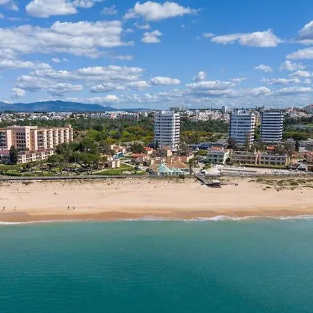 Exclusive With Parking On The Apartment Alvor